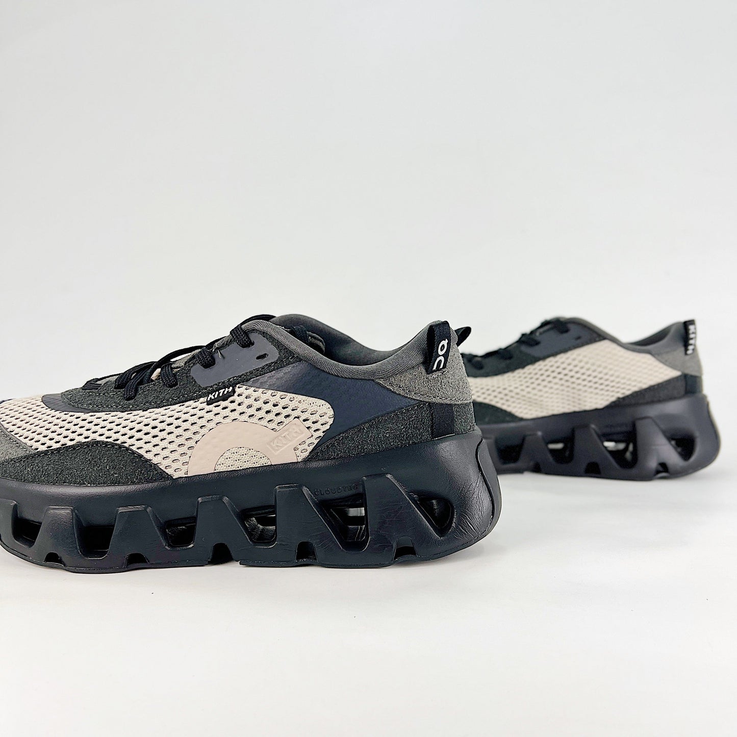 On Running x KITH Cloudrift – Charcoal Grey & Cream Unisex Limited Edition Lifestyle Shoes