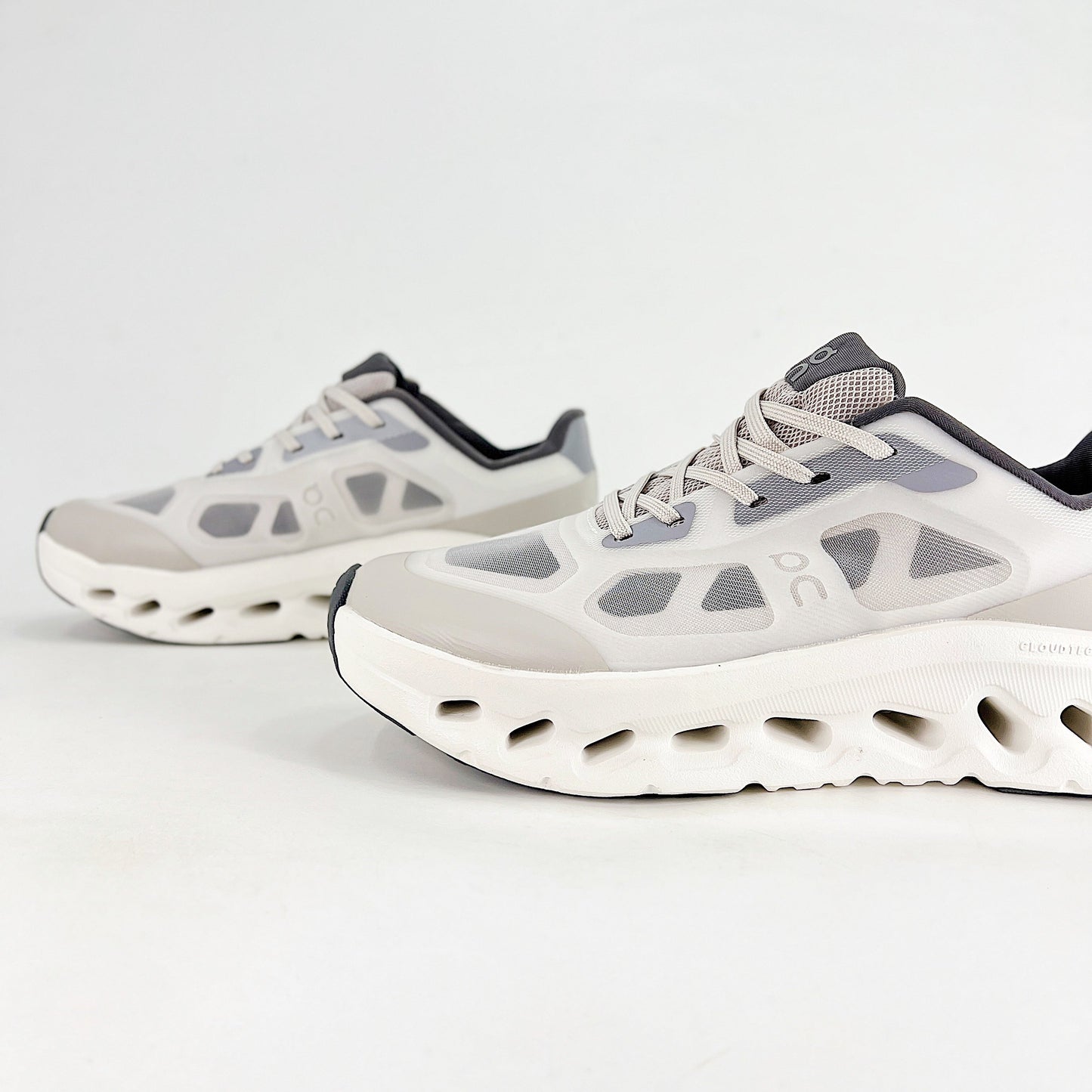 On Cloudtilt Remix – Silver & White Unisex Comfortable Supportive Running & Lifestyle Shoes