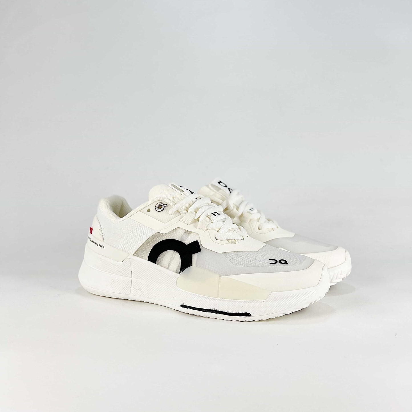On The Roger Pro 2 – Black & White Unisex Breathable Anti-Slip Shock-Absorbing Tennis Shoes