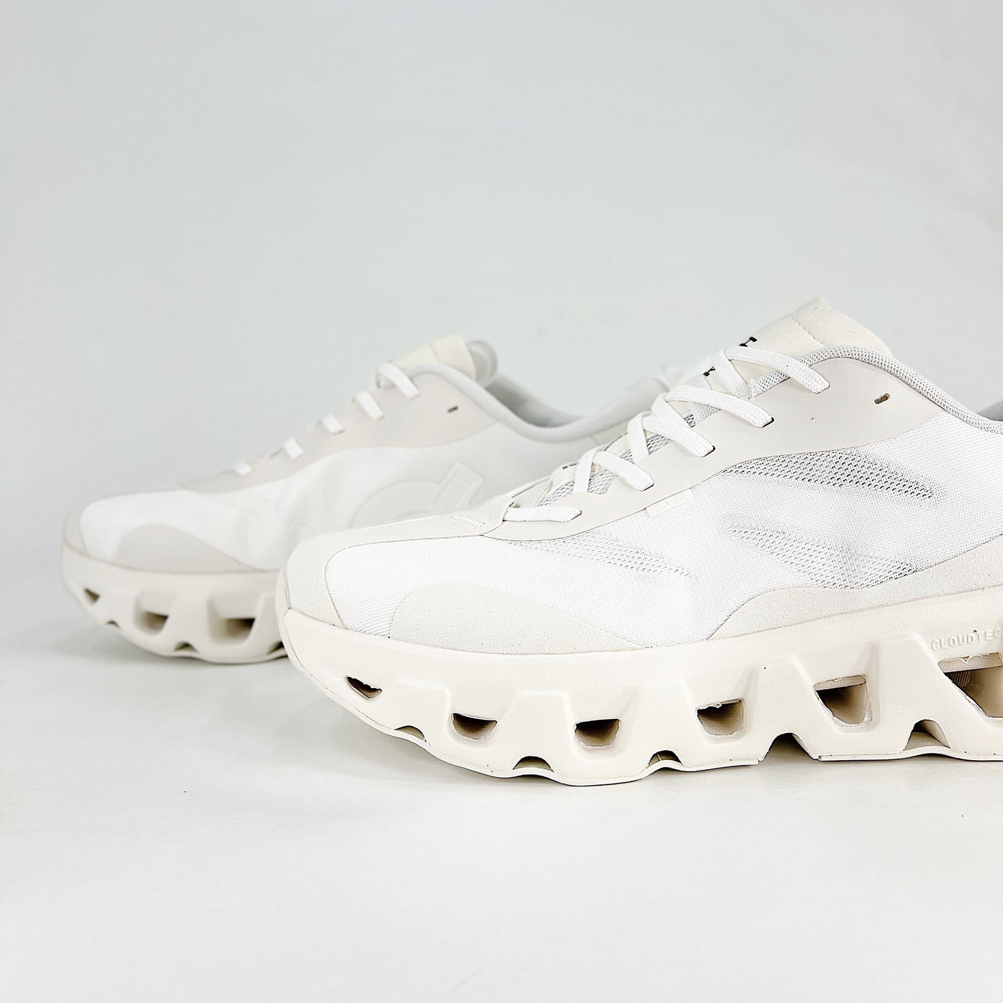 On x Kith Cloudswift – Triple White Unisex Premium Collaboration Lifestyle Sneakers