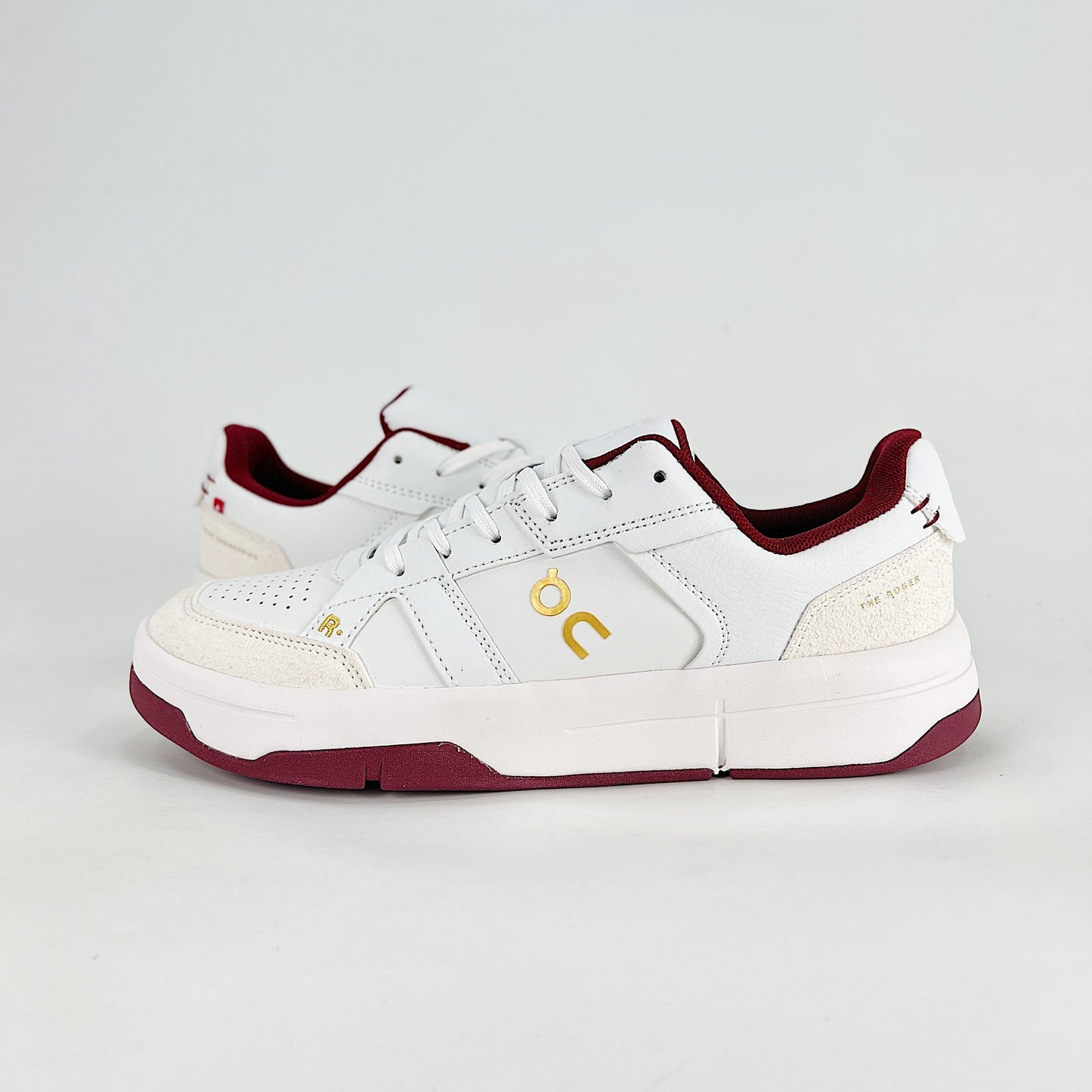 On The Roger Advantage – Triple White Unisex Premium Leather Retro Tennis Lifestyle Sneakers