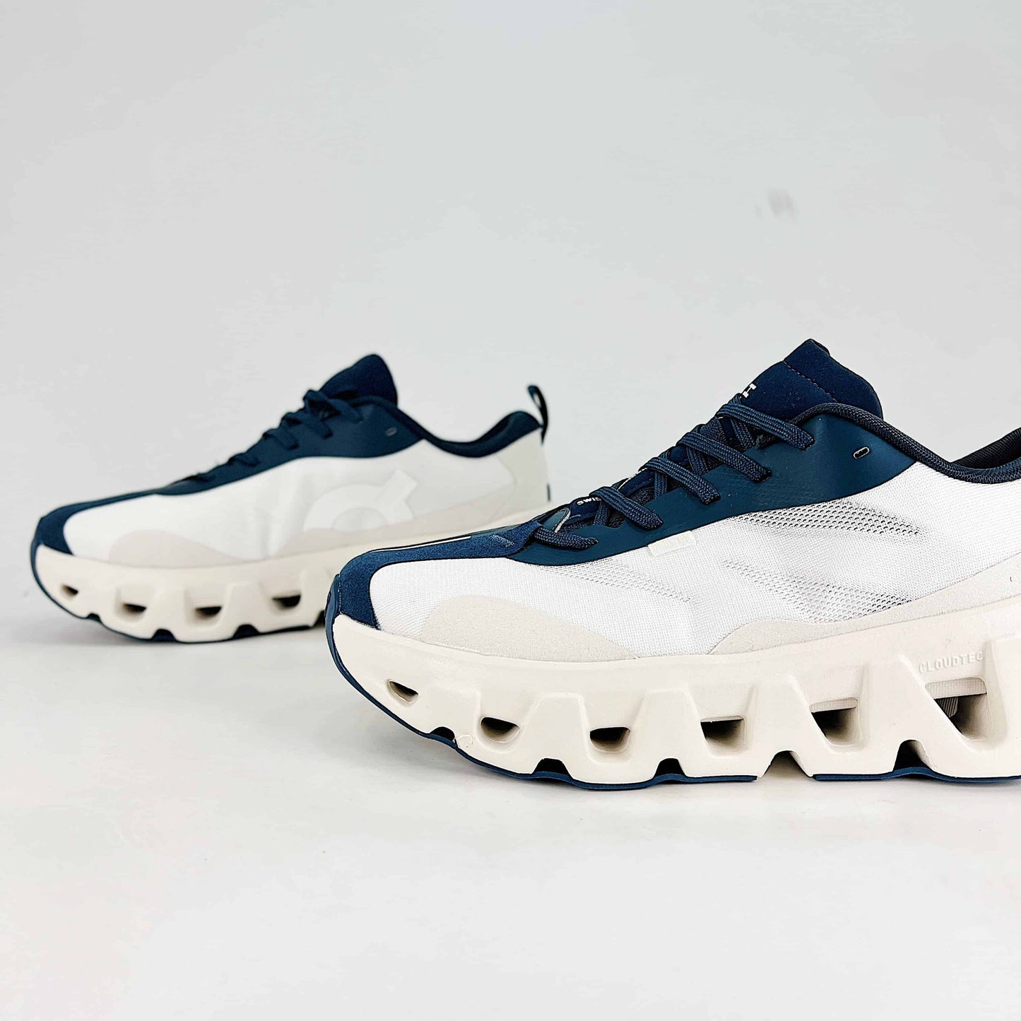 On Cloudswift K-Tech – White & Navy Blue Unisex Lightweight Comfortable Versatile Lifestyle Sneakers