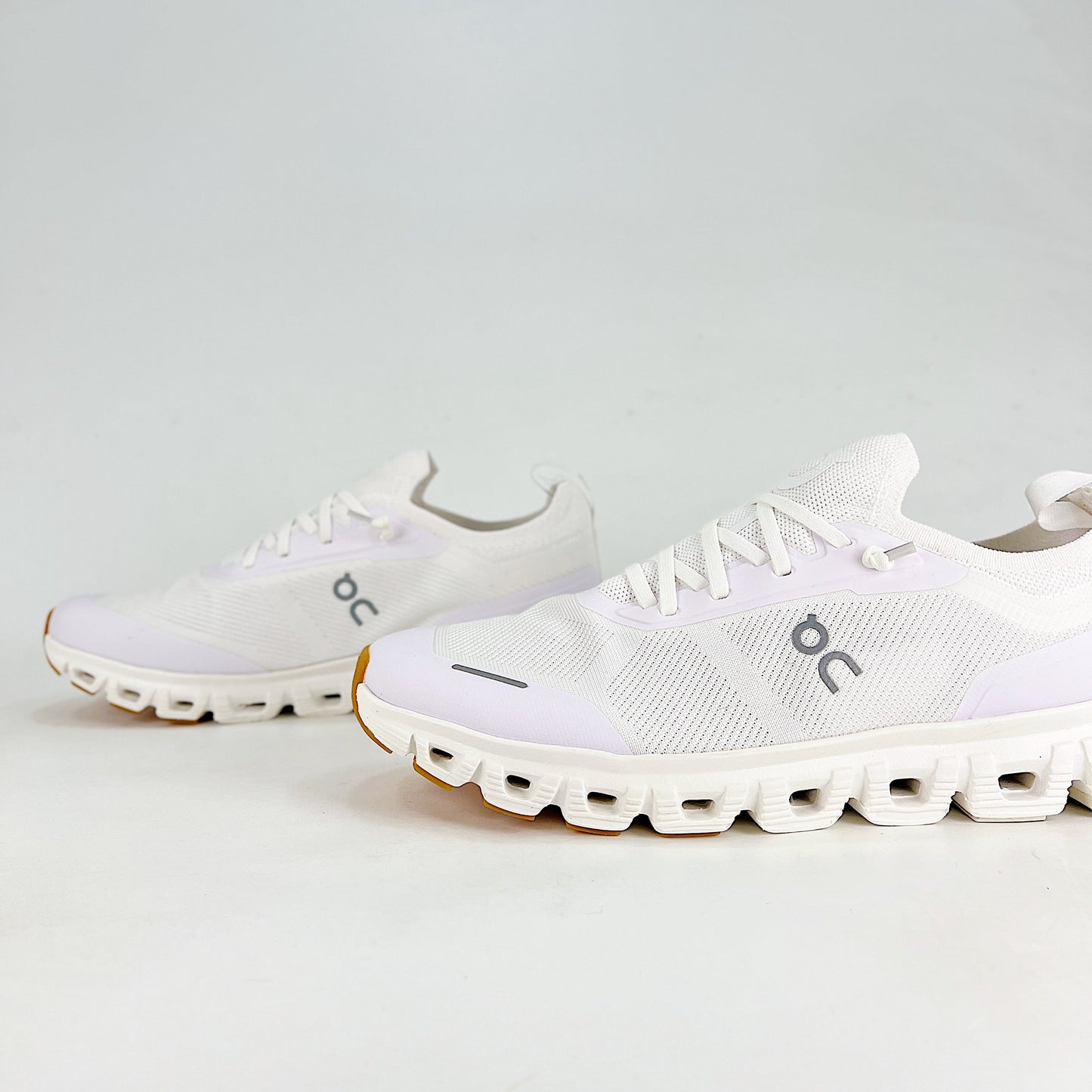 On Running Cloud 6 Versa – All White & Gum Unisex Lifestyle Running Shoes