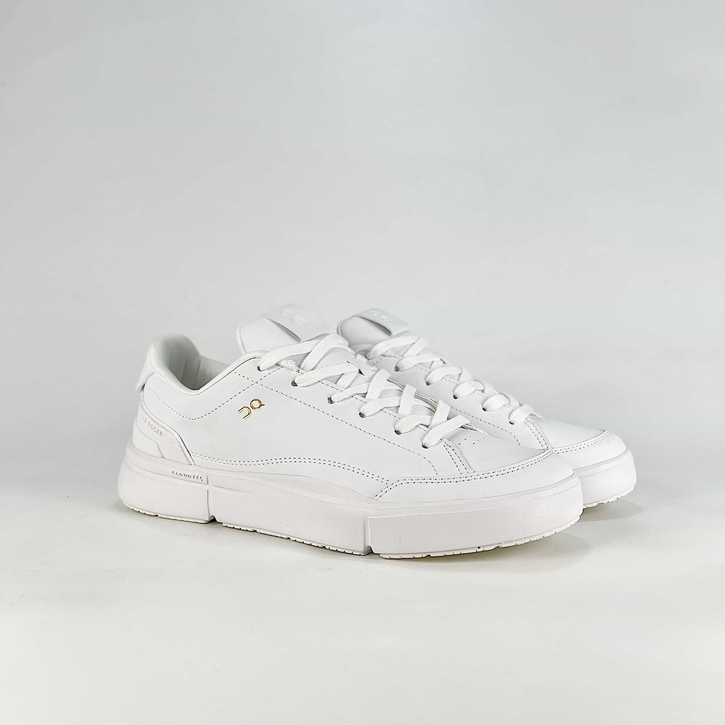 On The Roger Advantage – Triple White Unisex Premium Leather Retro Tennis Lifestyle Sneakers