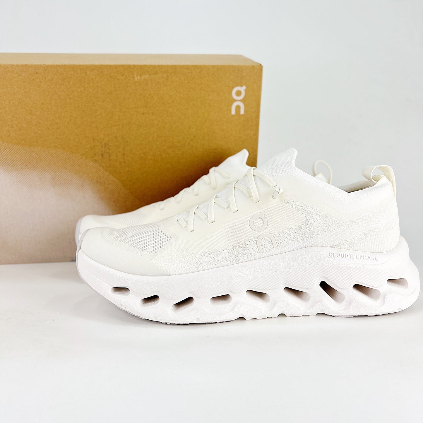 On Running Cloudeclipse – All White & Mint Unisex High-Performance Road Running Shoes