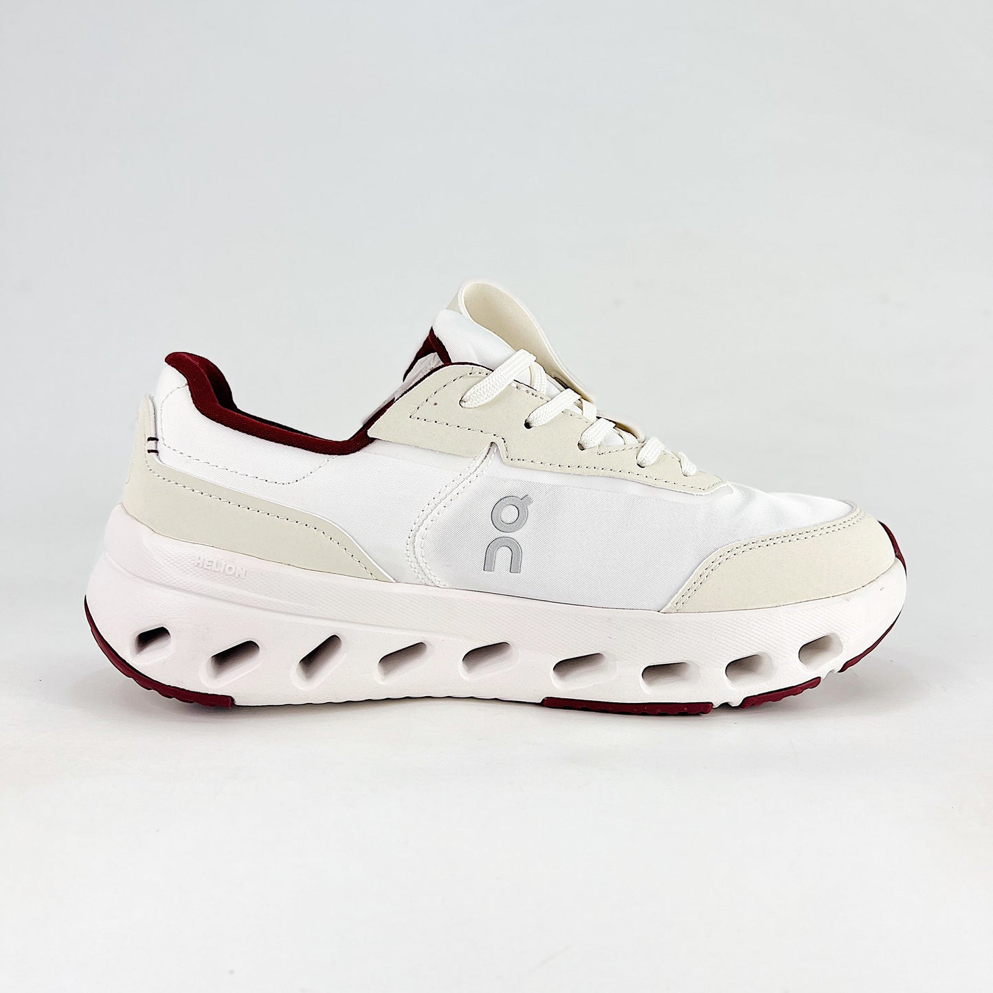On The Roger Wildcard – White & Cream Unisex Premium Retro Tennis Comfortable Versatile Lifestyle Sneakers