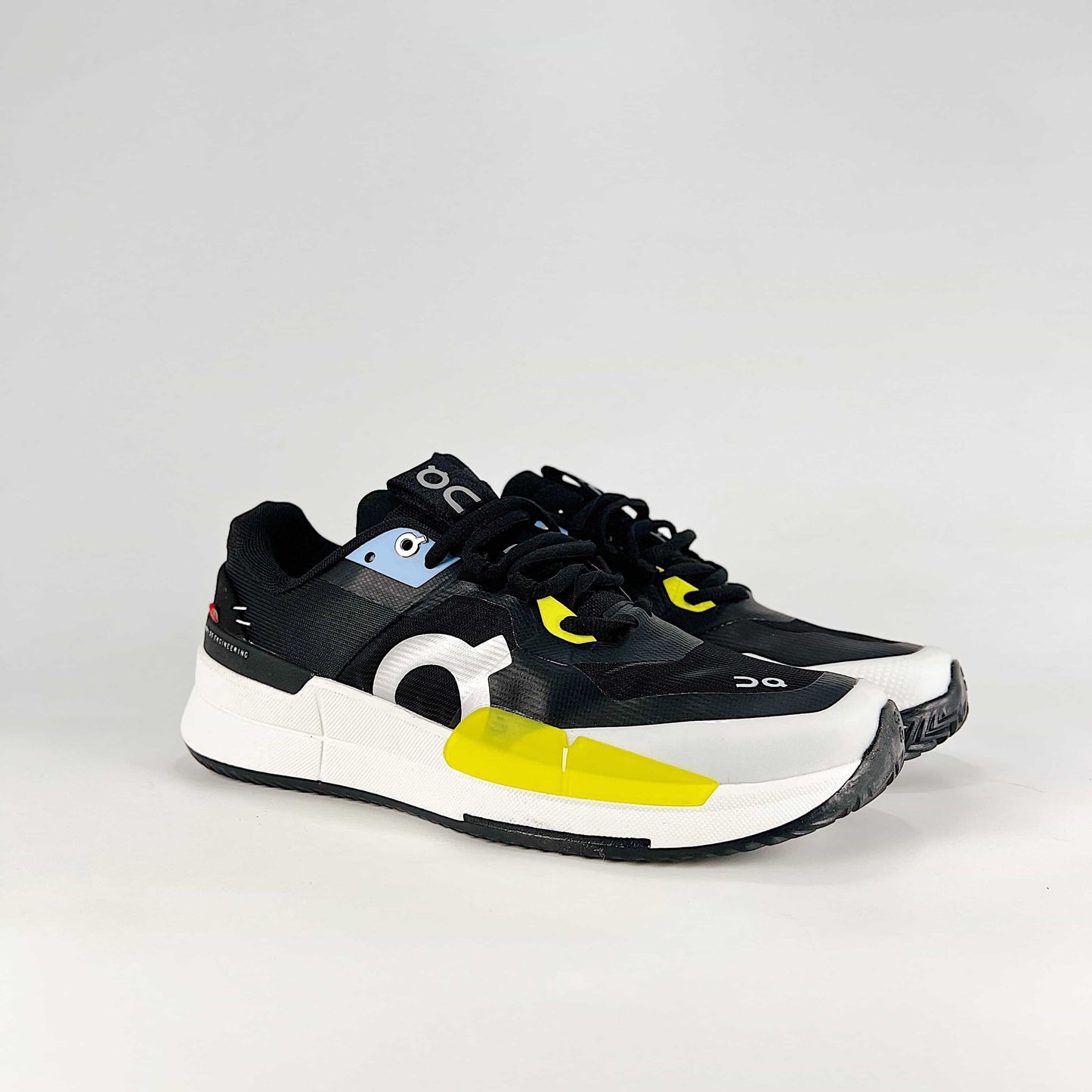 On The Roger Pro 2 – Black & White Unisex Breathable Anti-Slip Shock-Absorbing Tennis Shoes