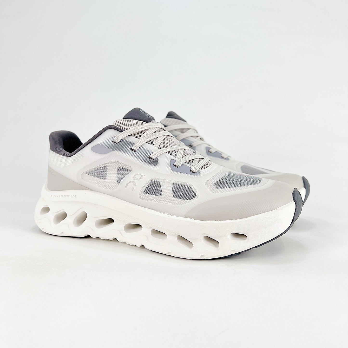 On Cloudtilt Remix – Silver & White Unisex Comfortable Supportive Running & Lifestyle Shoes