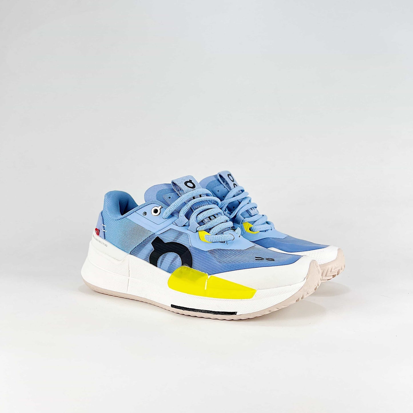 On The Roger Pro 2 – Black & White Unisex Breathable Anti-Slip Shock-Absorbing Tennis Shoes
