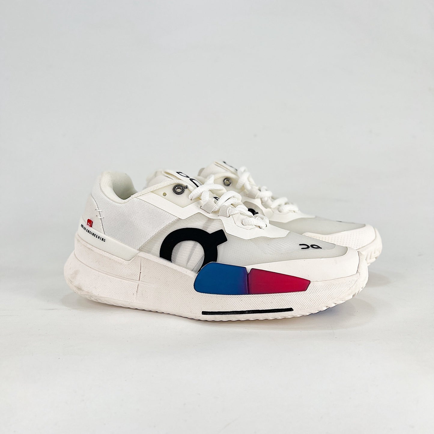 On The Roger Pro 2 – White & Royal Blue Unisex Breathable Anti-Slip Shock-Absorbing Tennis Shoes