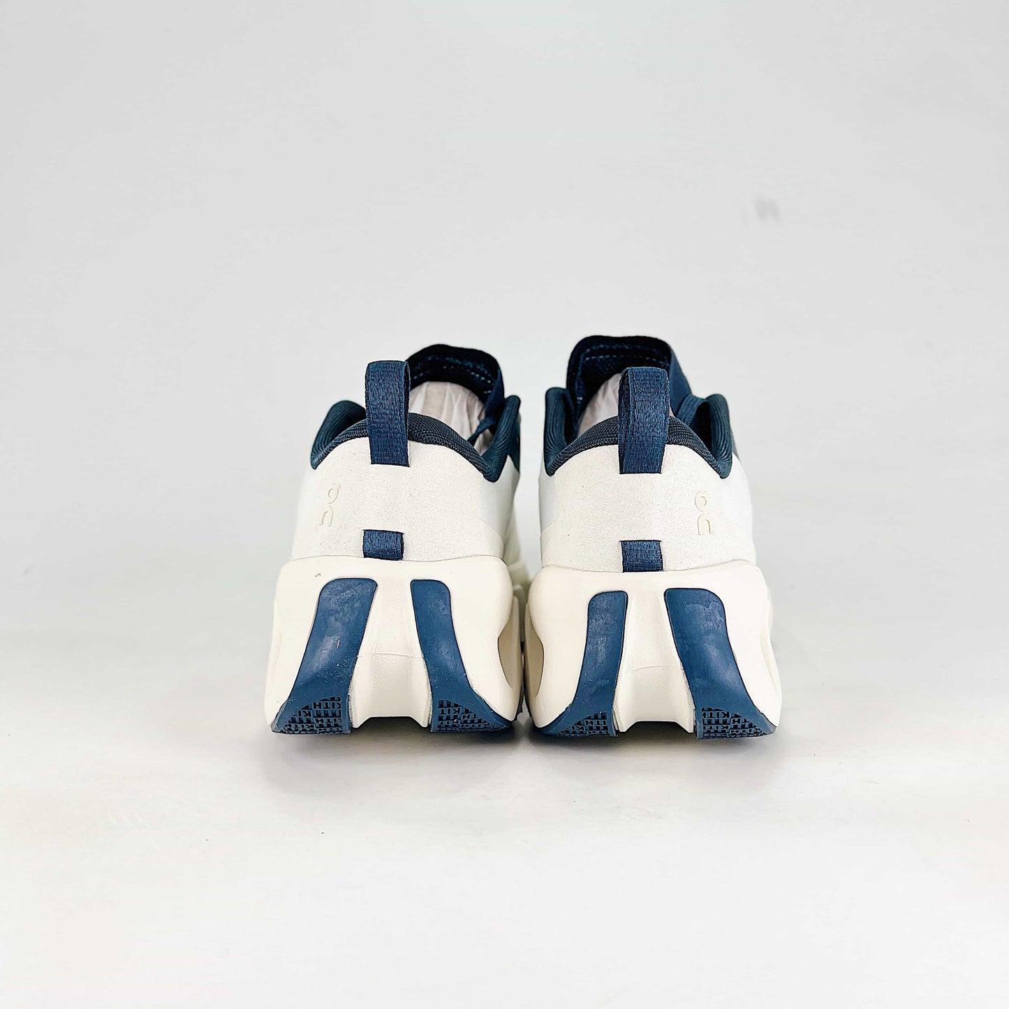 On Cloudswift K-Tech – White & Navy Blue Unisex Lightweight Comfortable Versatile Lifestyle Sneakers