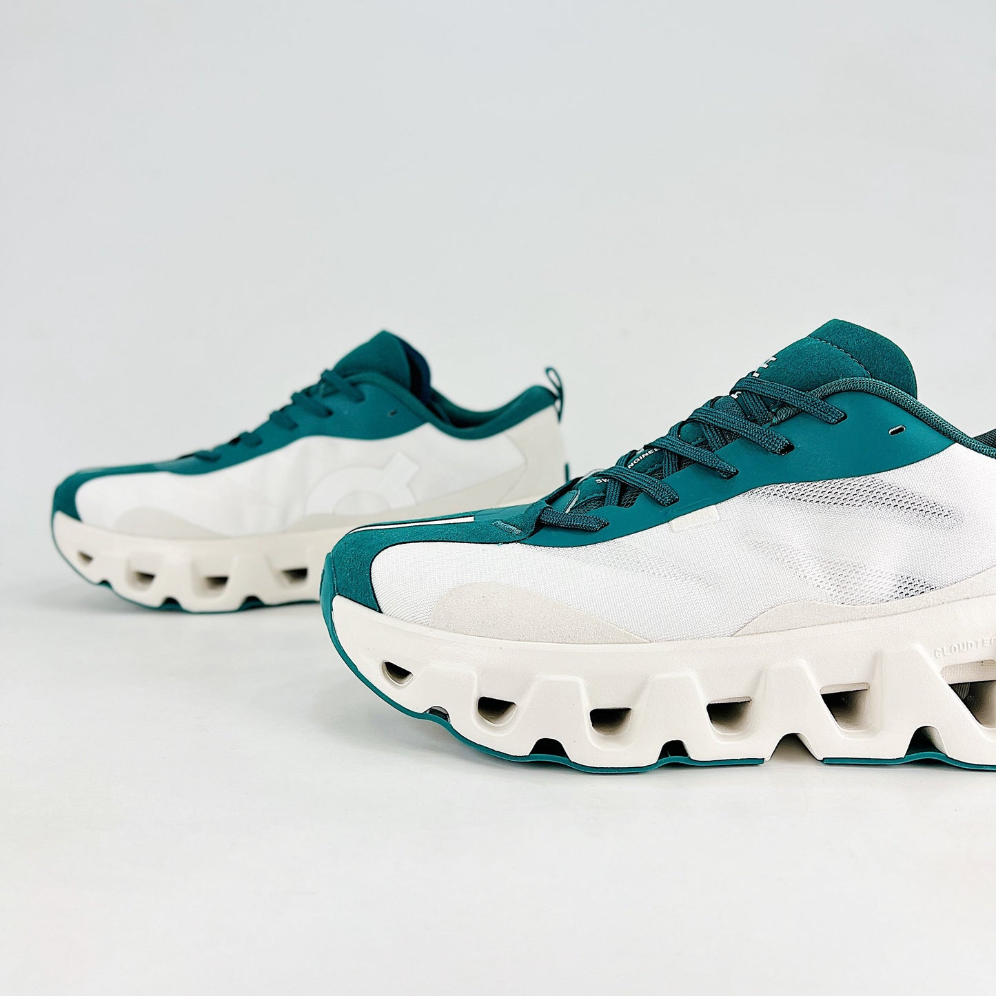 On x Kith Cloudswift – White & Teal Green Unisex Premium Collaboration Lifestyle Sneakers