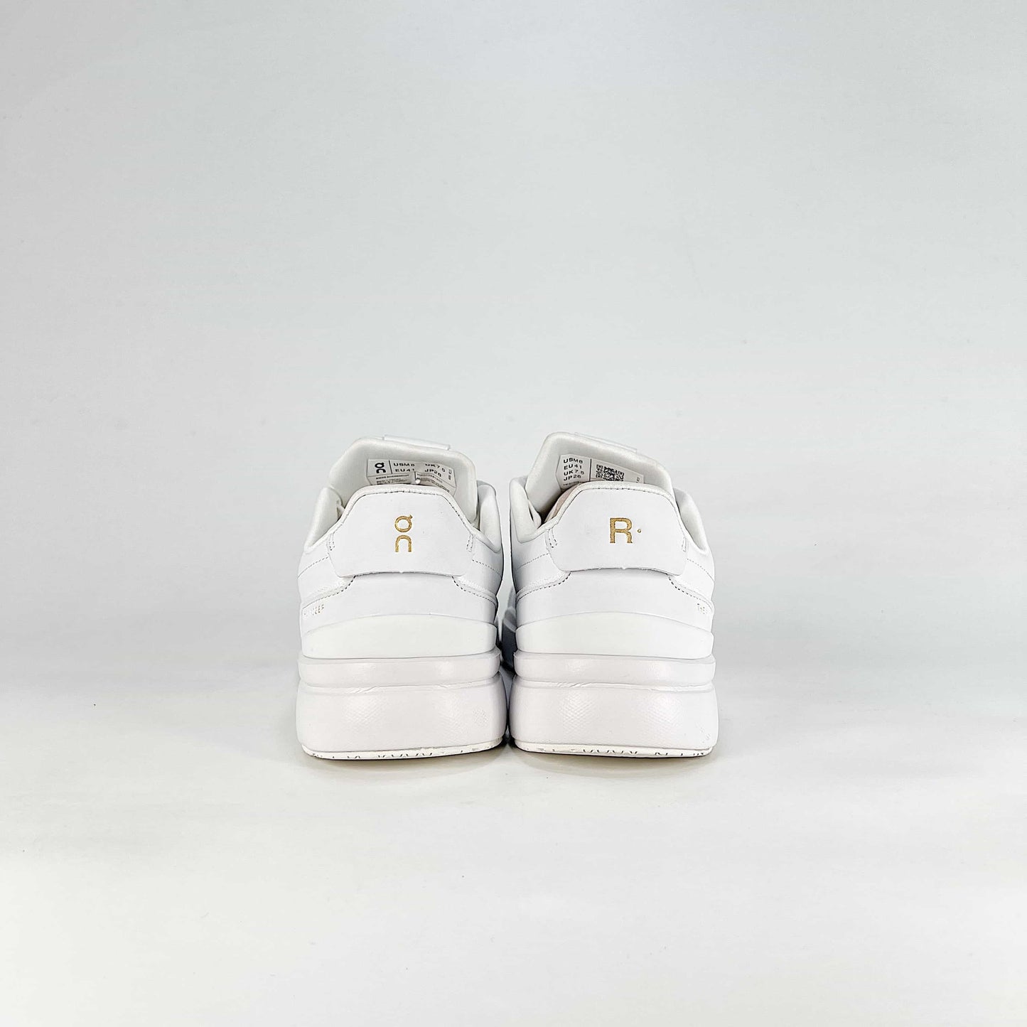 On The Roger Advantage – Triple White Unisex Premium Leather Retro Tennis Lifestyle Sneakers