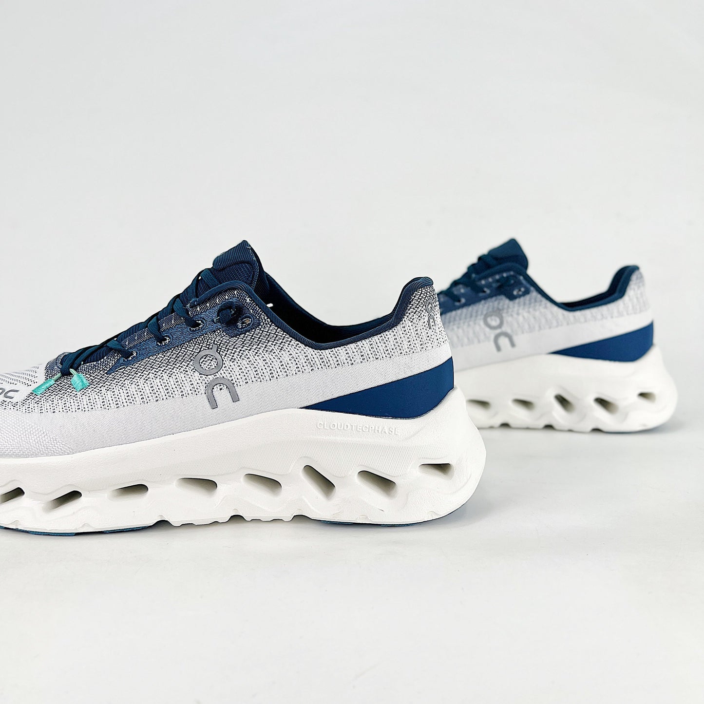 On Running Cloudeclipse – Grey & Navy Blue Unisex High-Performance Road Running Shoes