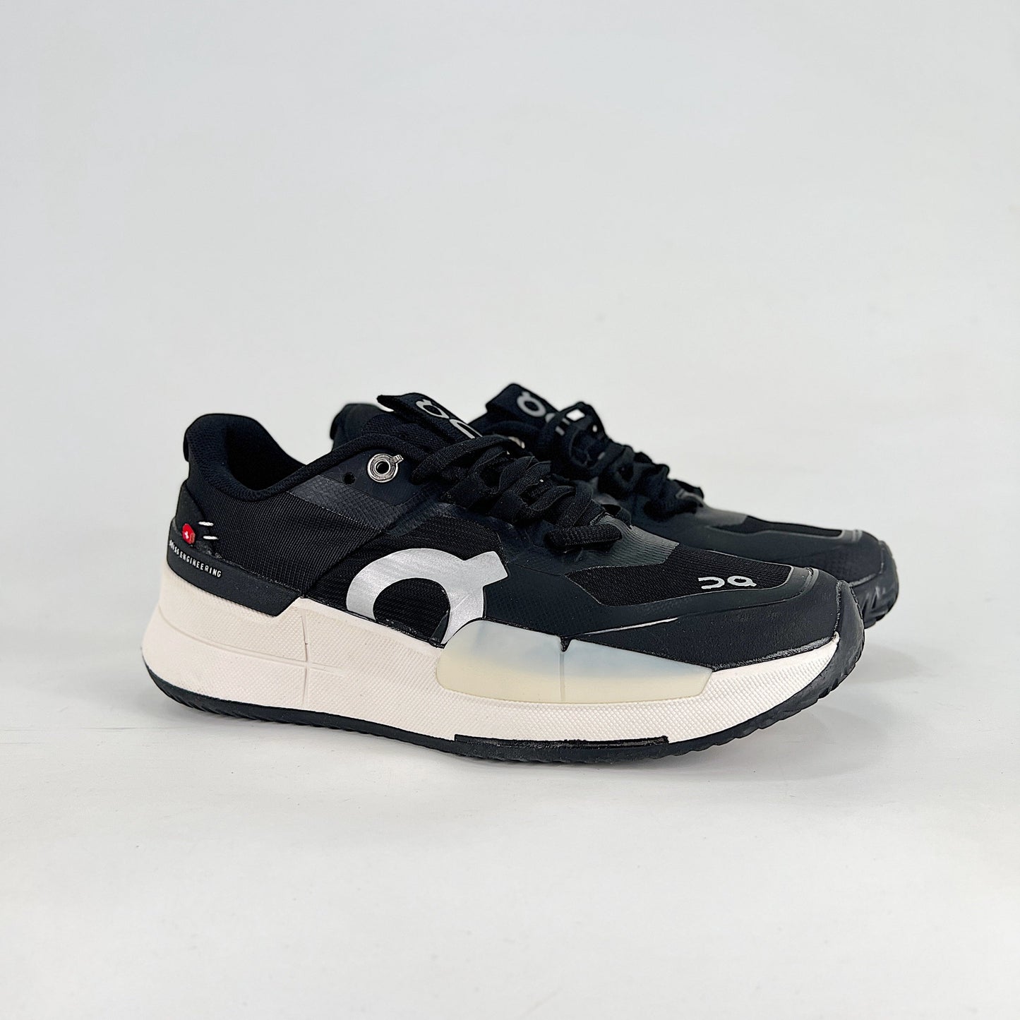 On The Roger Pro 2 – White & Royal Blue Unisex Breathable Anti-Slip Shock-Absorbing Tennis Shoes