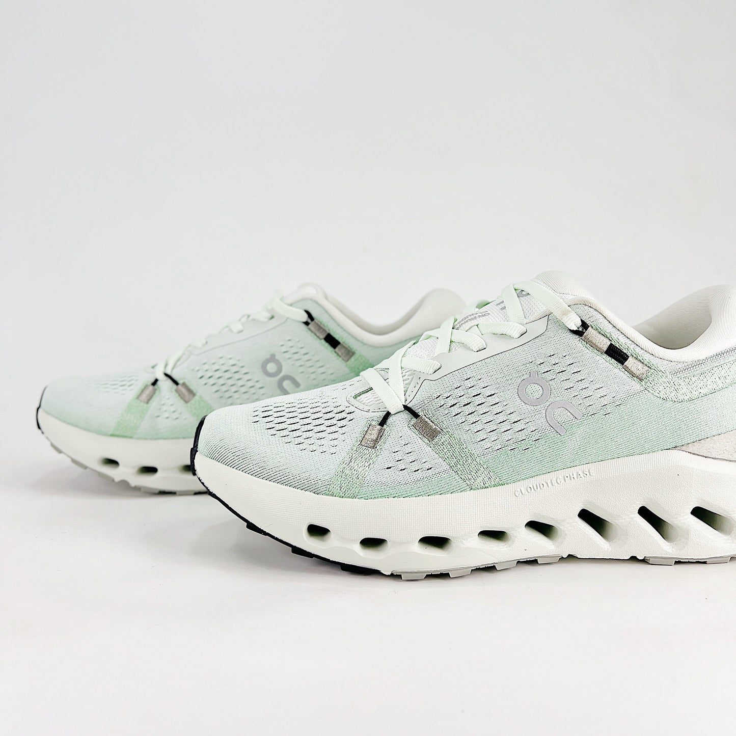 On Running Cloudeclipse – Mint & White Unisex High-Performance Road Running Shoes
