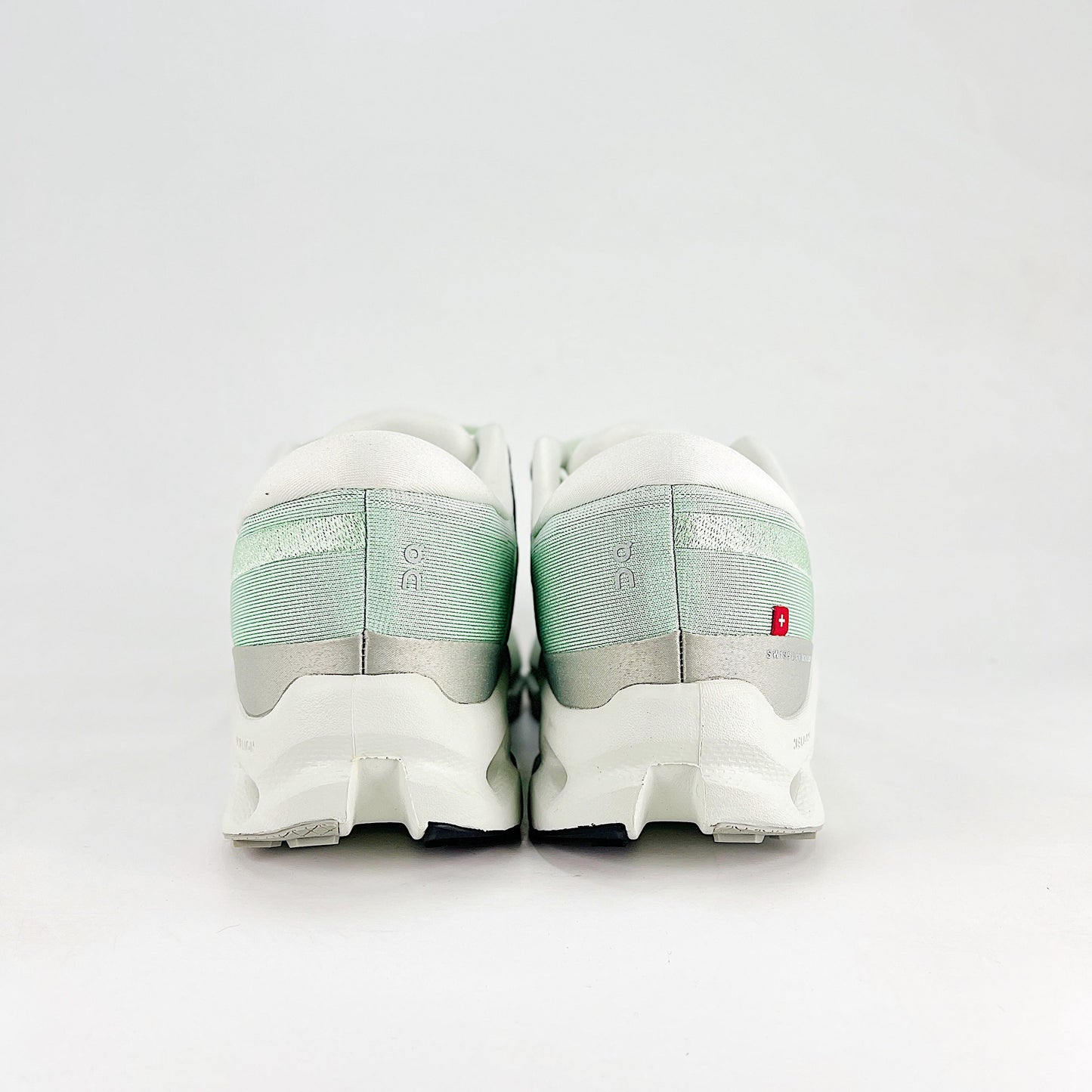On Running Cloudeclipse – Mint & White Unisex High-Performance Road Running Shoes