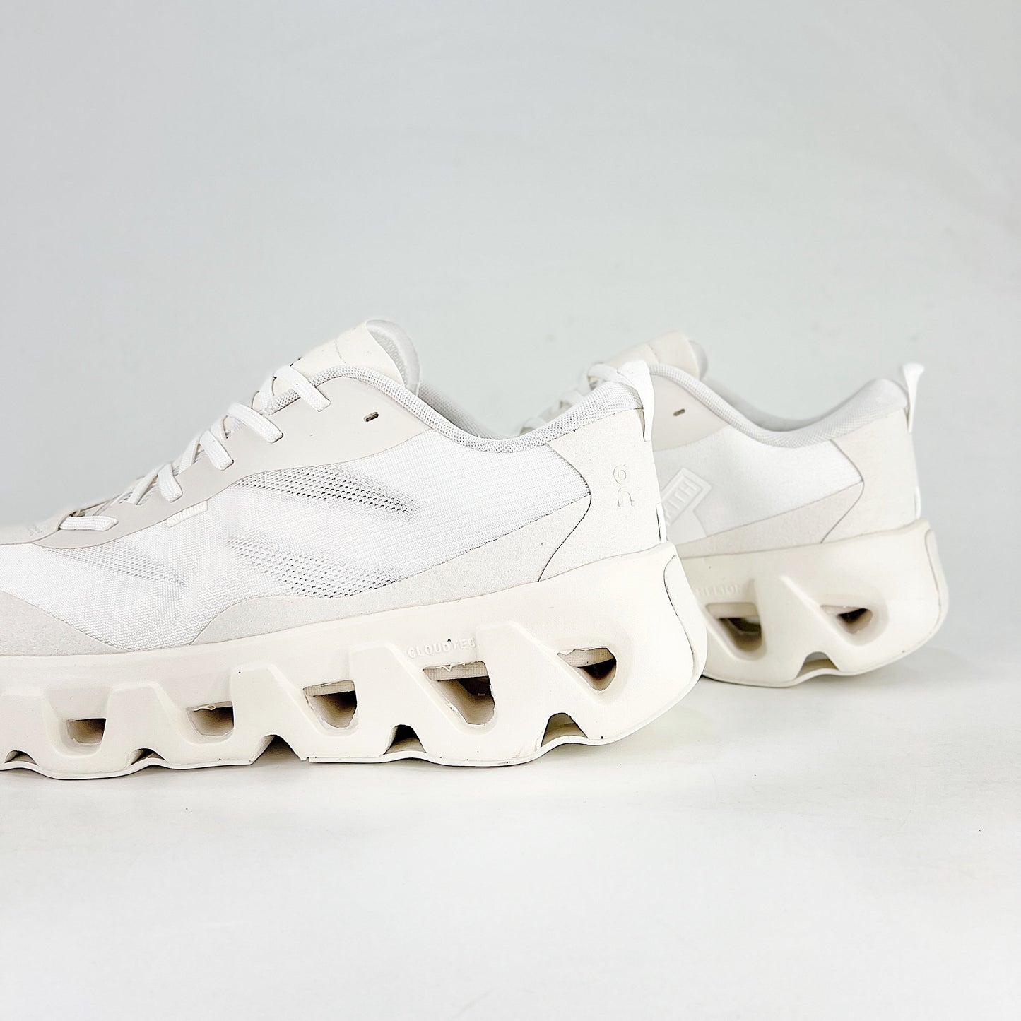 On x Kith Cloudswift – Triple White Unisex Premium Collaboration Lifestyle Sneakers
