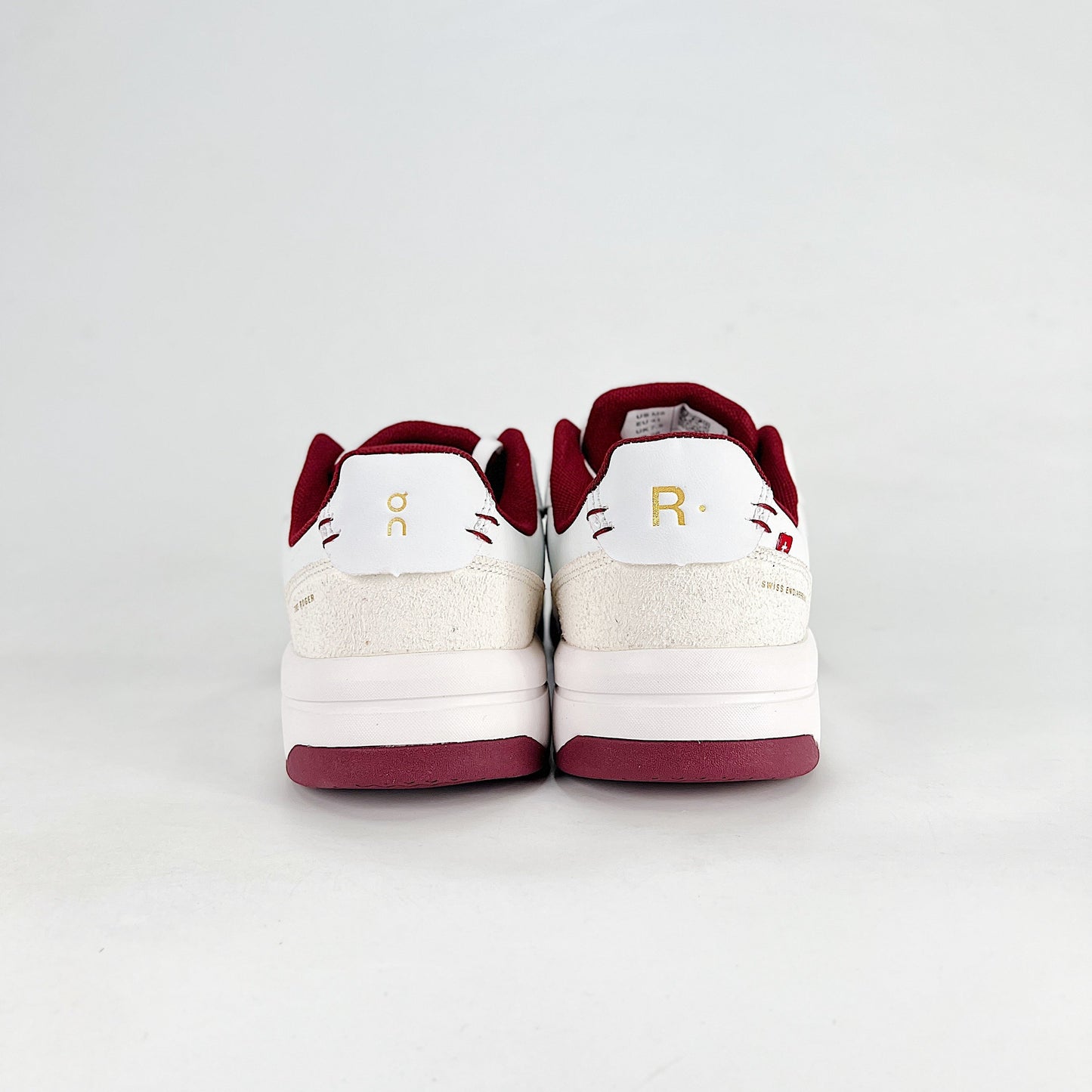 On The Roger Advantage – Triple White Unisex Premium Leather Retro Tennis Lifestyle Sneakers