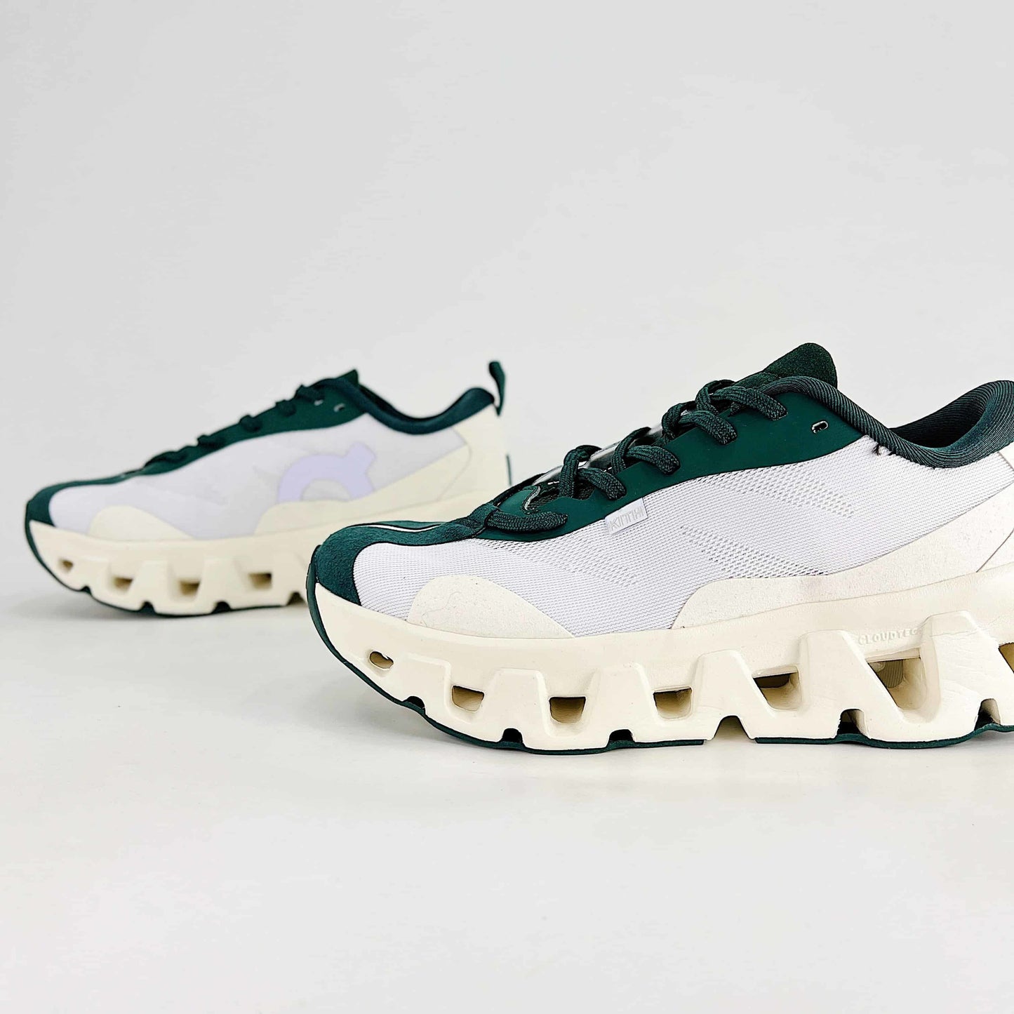 On Cloudswift K-Tech – White & Forest Green Unisex Lightweight Comfortable Durable Lifestyle Sneakers