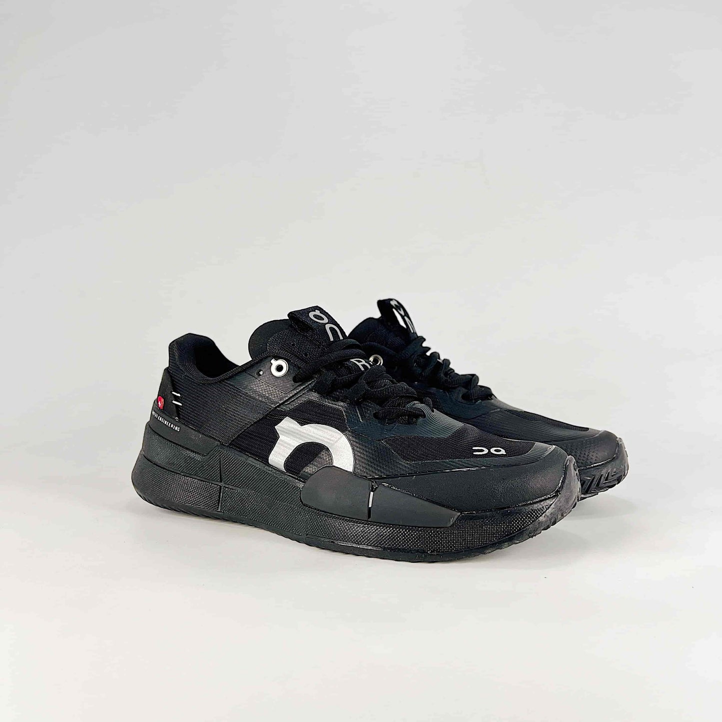 On The Roger Pro 2 – Triple Black Unisex Breathable Anti-Slip Shock-Absorbing Tennis Shoes