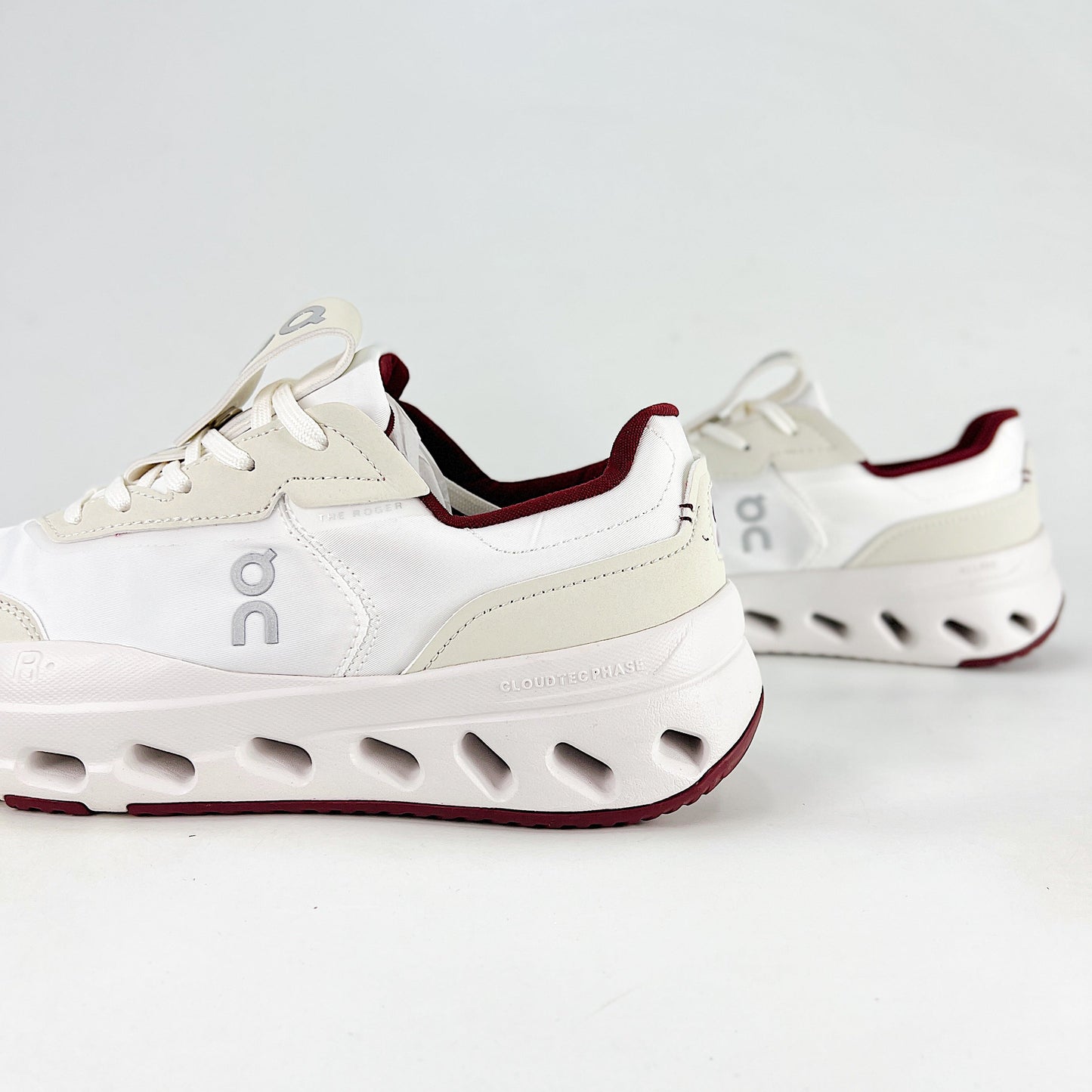On The Roger Wildcard – White & Cream Unisex Premium Retro Tennis Comfortable Versatile Lifestyle Sneakers