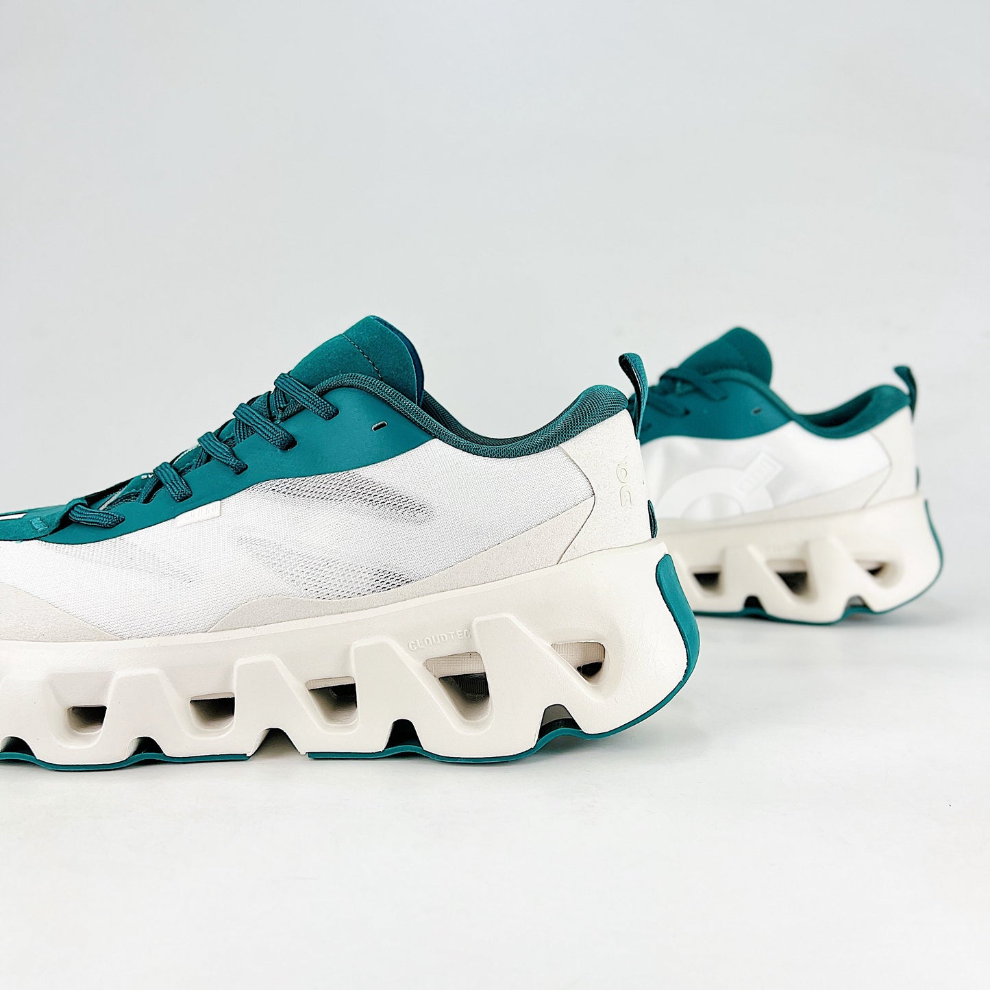On x Kith Cloudswift – White & Teal Green Unisex Premium Collaboration Lifestyle Sneakers